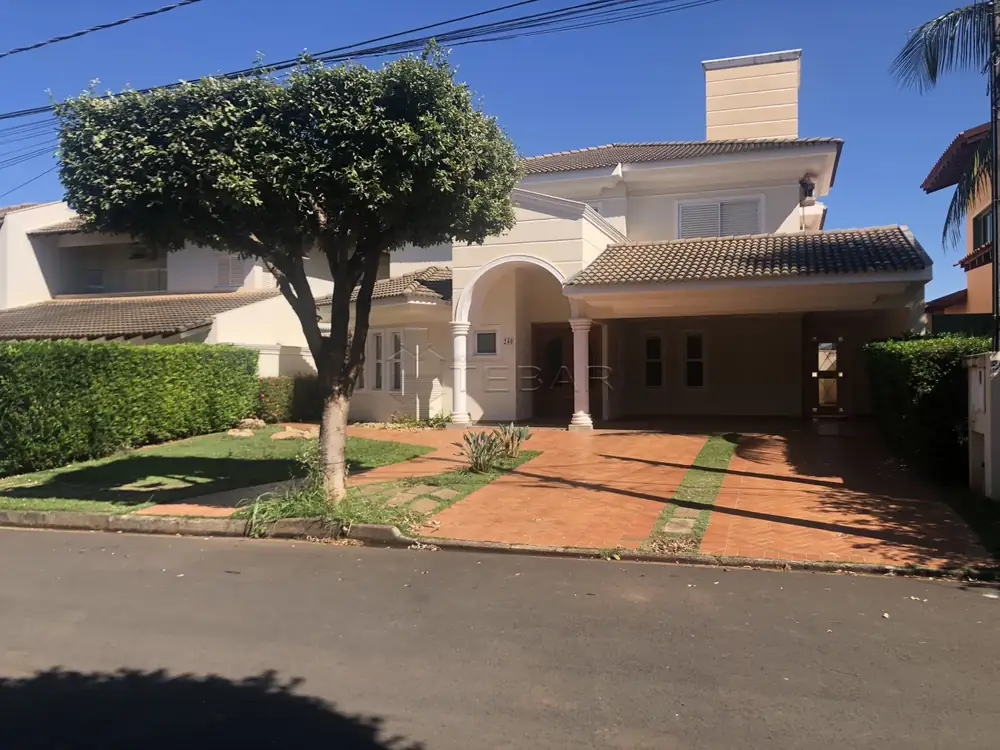 Fachada de residência de alto padrão em condomínio fechado no Residencial Jardins, um dos imóveis do catálogo da Imobiliária Tebar